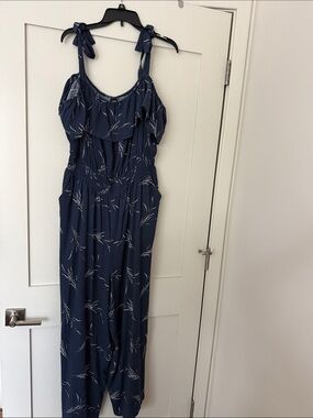 Torrid. 2x. NWOT. Navy and White Printed Jumpsuit.
